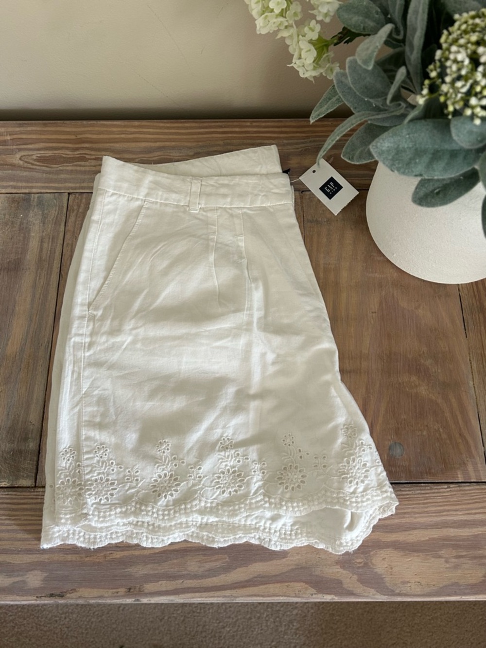 Gap White Eyelet Cotton Shorts 🆕☀️